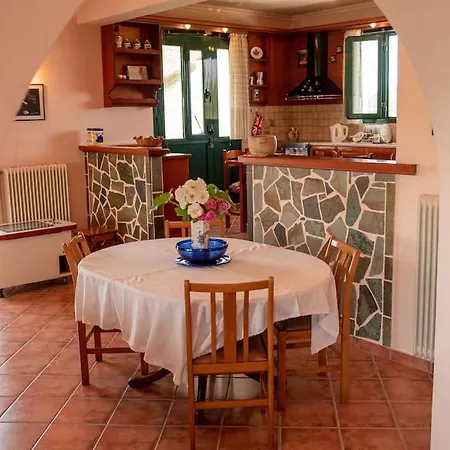 Pine Tree Family House Apartment Lefkimmi (Corfu)